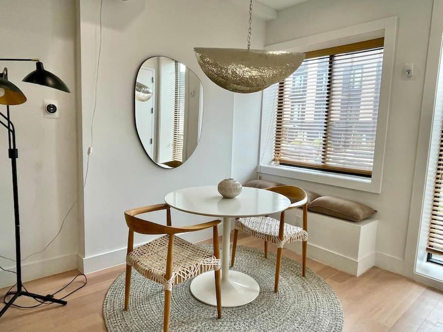 Minimalist Brooklyn Gem To Yourself Apartment New York Bagian luar foto